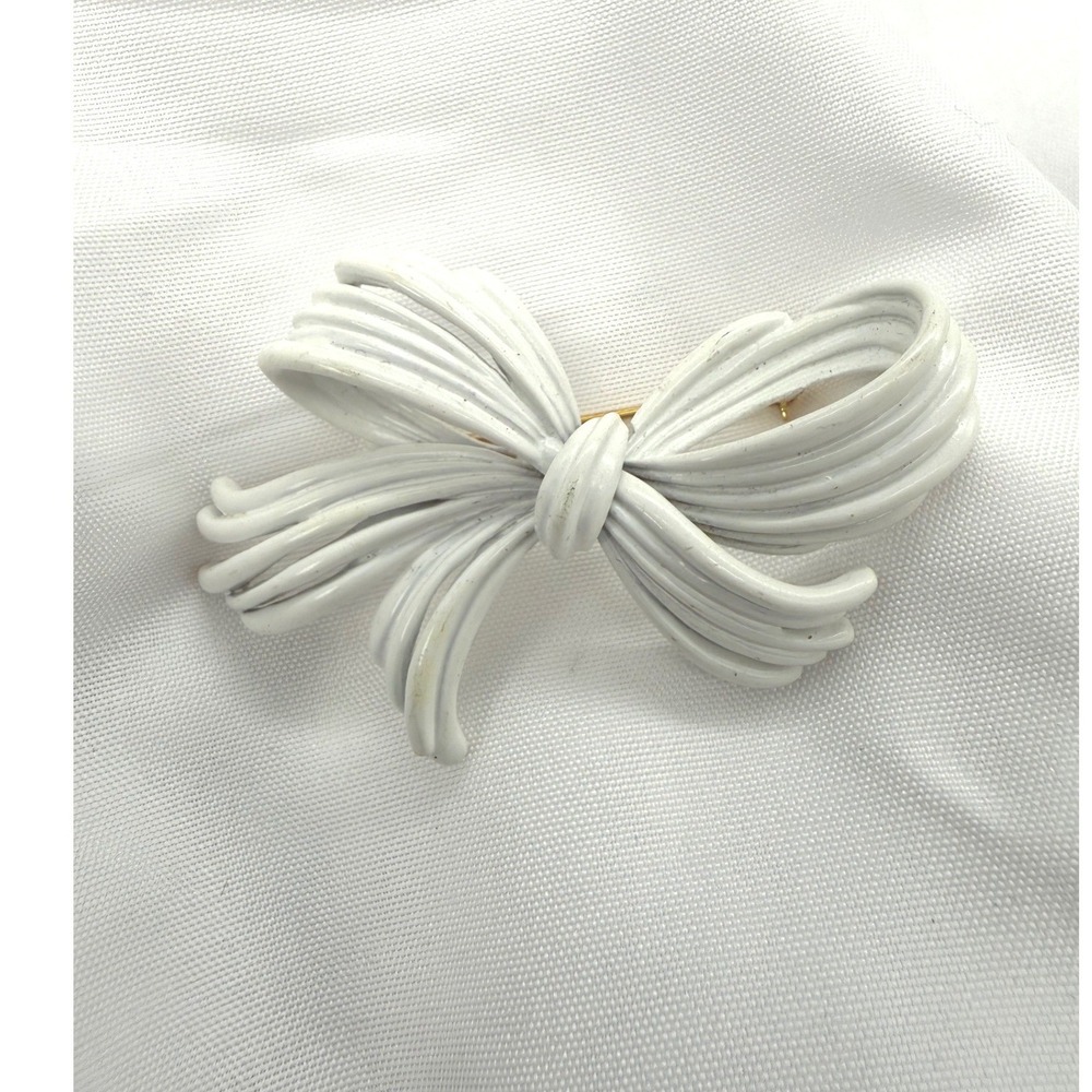 Monet Vintage White Enamel Bow Brooch Pin Demure Retro Ribbon Design Gift